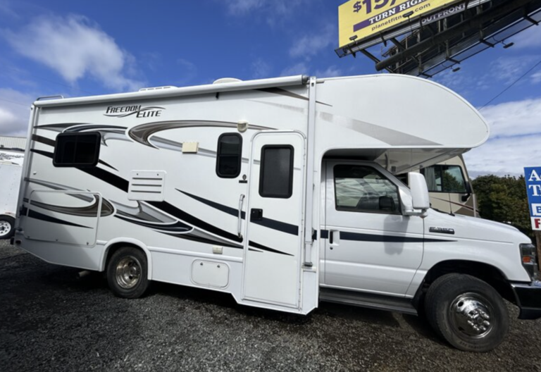 2013 Thor Freedom Elite 21C Rear Bed Rear Bath Class C Motorhome